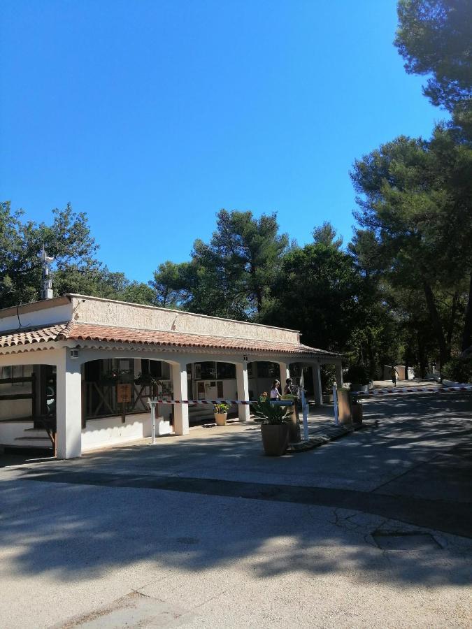 Domaine De La Sainte Baume Hotel Nans les Pins Bagian luar foto