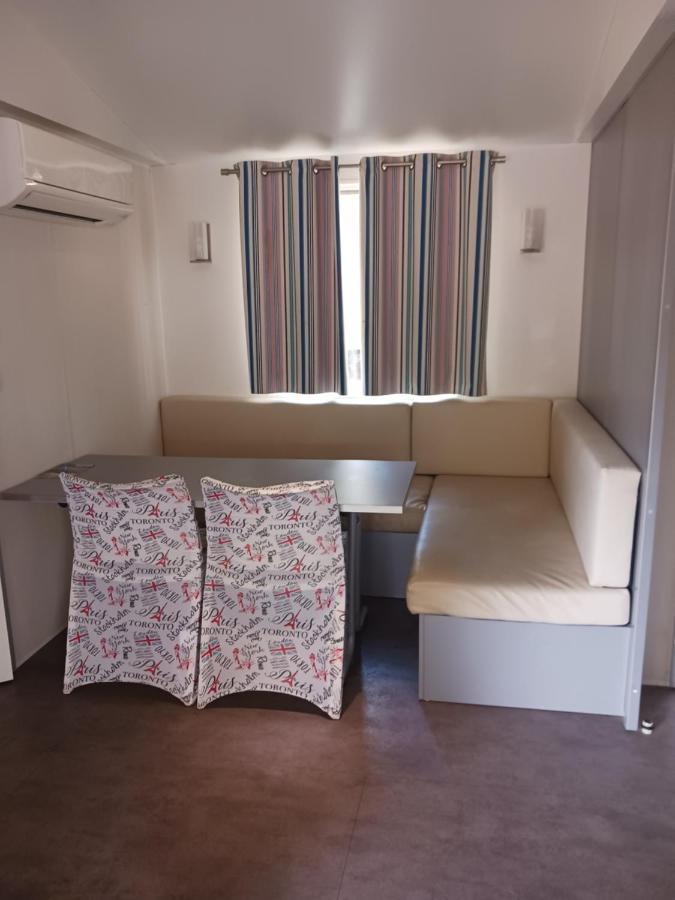 Domaine De La Sainte Baume Hotel Nans les Pins Bagian luar foto